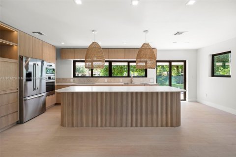 House in Pinecrest, Florida 5 bedrooms, 231.14 sq.m. № 1890555 - photo 6