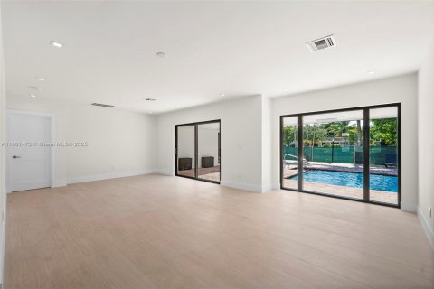 House in Pinecrest, Florida 5 bedrooms, 231.14 sq.m. № 1890555 - photo 15