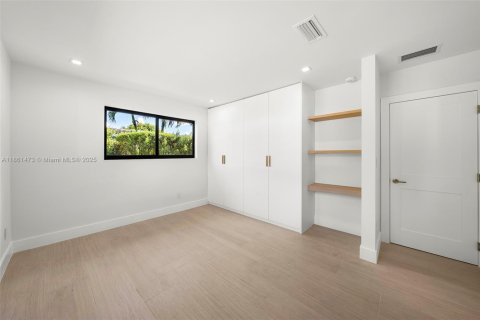 House in Pinecrest, Florida 5 bedrooms, 231.14 sq.m. № 1890555 - photo 26