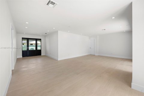 House in Pinecrest, Florida 5 bedrooms, 231.14 sq.m. № 1890555 - photo 5