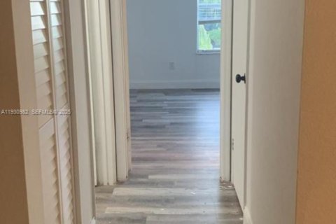 Снять в аренду кондоминиум в Уэст-Палм-Бич, Флорида 2 спальни, 96.25м2, № 1989590 - фото 2