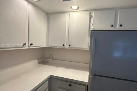 Снять в аренду кондоминиум в Уэст-Палм-Бич, Флорида 2 спальни, 96.25м2, № 1989590 - фото 15