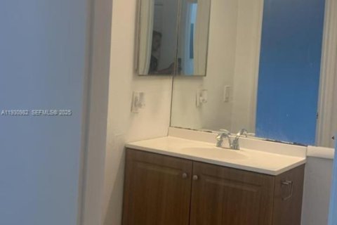 Снять в аренду кондоминиум в Уэст-Палм-Бич, Флорида 2 спальни, 96.25м2, № 1989590 - фото 4