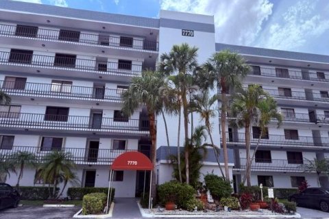 Condo in Lake Worth, Florida, 2 bedrooms  № 2261234 - photo 19