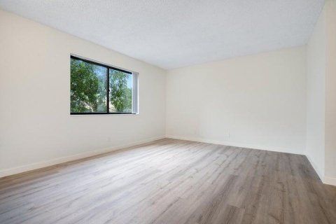Condo in Lake Worth, Florida, 2 bedrooms  № 2261234 - photo 13