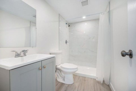 Condo in Lake Worth, Florida, 2 bedrooms  № 2261234 - photo 16