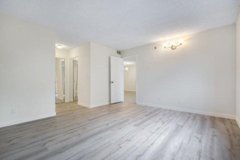 Condo in Lake Worth, Florida, 2 bedrooms  № 2261234 - photo 14