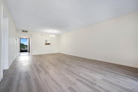 Condo in Lake Worth, Florida, 2 bedrooms  № 2261234 - photo 7