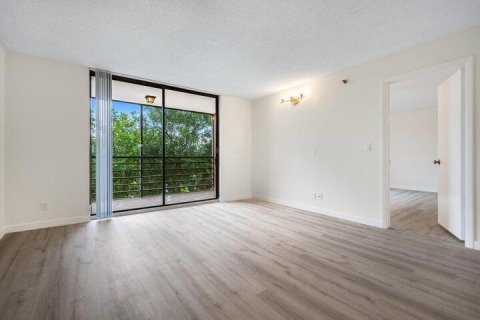 Condo in Lake Worth, Florida, 2 bedrooms  № 2261234 - photo 8