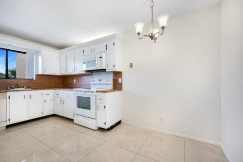 Condo in Lake Worth, Florida, 2 bedrooms  № 2261234 - photo 5