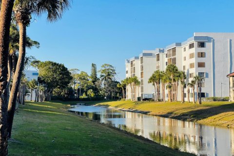 Condo in Lake Worth, Florida, 2 bedrooms  № 2261234 - photo 18