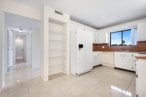 Condo in Lake Worth, Florida, 2 bedrooms  № 2261234 - photo 4