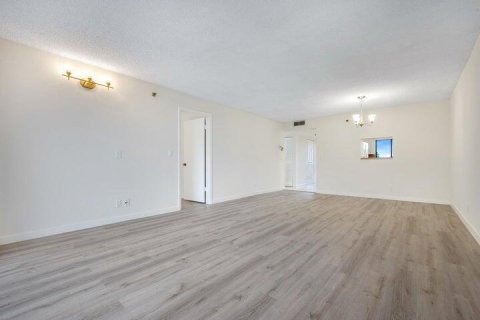 Condo in Lake Worth, Florida, 2 bedrooms  № 2261234 - photo 10
