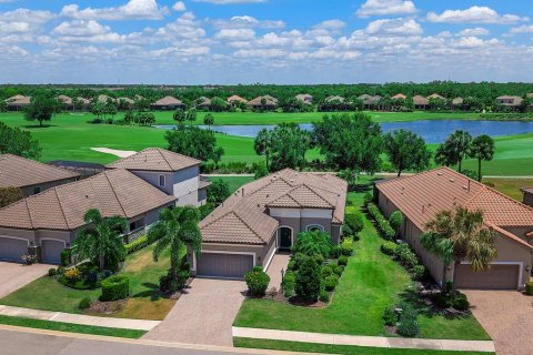 Casa en Bradenton, Florida 2 dormitorios, 194.17 m2 № 2130074