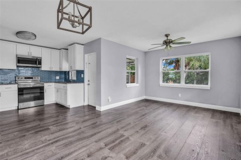 House in Bradenton, Florida 2 bedrooms, 96.34 sq.m. № 2420403 - photo 13