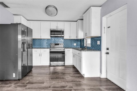 House in Bradenton, Florida 2 bedrooms, 96.34 sq.m. № 2420403 - photo 10