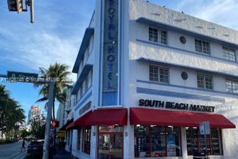 Condominio en venta en Miami Beach, Florida, 33 dormitorios, 25.08 m2 № 1963073 - foto 2