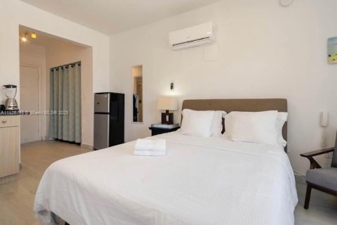 Condominio en venta en Miami Beach, Florida, 33 dormitorios, 25.08 m2 № 1963073 - foto 10