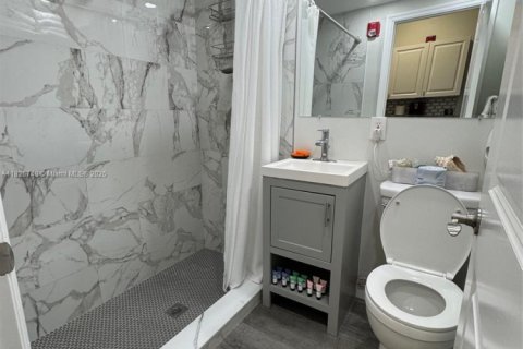 Condominio en venta en Miami Beach, Florida, 33 dormitorios, 25.08 m2 № 1963073 - foto 7