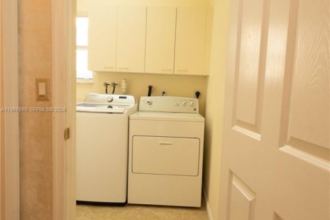 Casa en alquiler en Miramar, Florida, 5 dormitorios, 296.73 m2 № 2028736 - foto 13