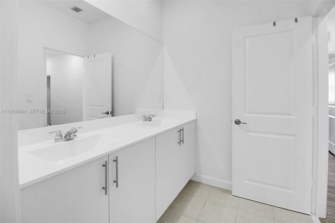 House in Homestead, Florida 5 bedrooms, 281.77 sq.m. № 2017488 - photo 15