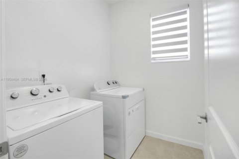 House in Homestead, Florida 5 bedrooms, 281.77 sq.m. № 2017488 - photo 17