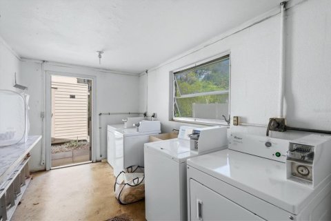 Condo in Sarasota, Florida, 2 bedrooms  № 2197440 - photo 27