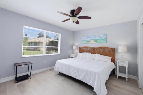 Condo in Sarasota, Florida, 2 bedrooms  № 2197440 - photo 11