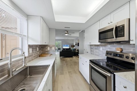 Condo in Sarasota, Florida, 2 bedrooms  № 2197440 - photo 21