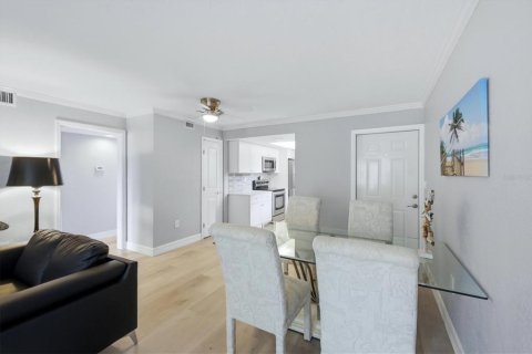 Condo in Sarasota, Florida, 2 bedrooms  № 2197440 - photo 18