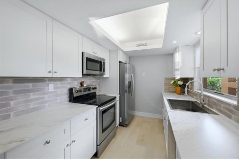Condo in Sarasota, Florida, 2 bedrooms  № 2197440 - photo 14