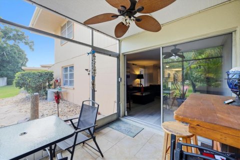 Condo in Sarasota, Florida, 2 bedrooms  № 2197440 - photo 23
