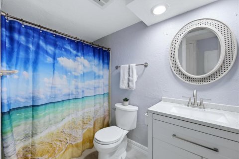 Condo in Sarasota, Florida, 2 bedrooms  № 2197440 - photo 13