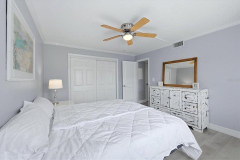 Condo in Sarasota, Florida, 2 bedrooms  № 2197440 - photo 9