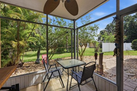Condo in Sarasota, Florida, 2 bedrooms  № 2197440 - photo 2