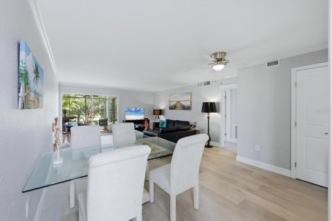 Condo in Sarasota, Florida, 2 bedrooms  № 2197440 - photo 17