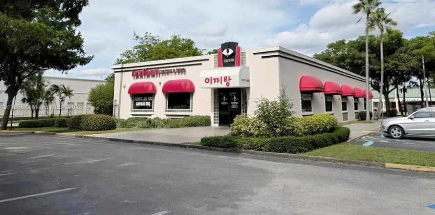 Commercial property in Lauderhill, Florida № 2082242