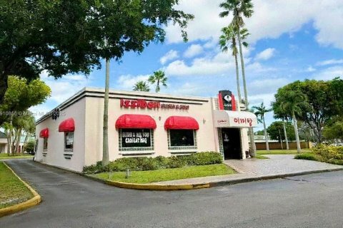 Commercial property in Lauderhill, Florida № 2082242 - photo 2