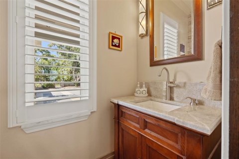 House in Saint Petersburg, Florida 3 bedrooms, 349.41 sq.m. № 1760510 - photo 25