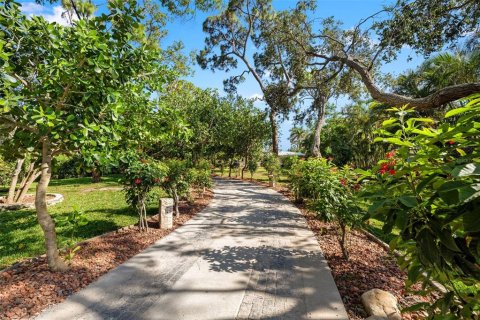 House in Saint Petersburg, Florida 3 bedrooms, 349.41 sq.m. № 1760510 - photo 11