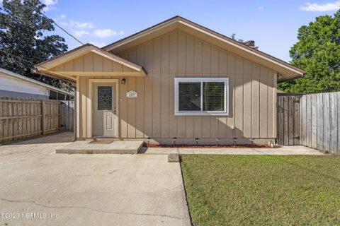 House in Green Cove Springs, Florida 3 bedrooms, 144.18 sq.m. № 867965 - photo 1