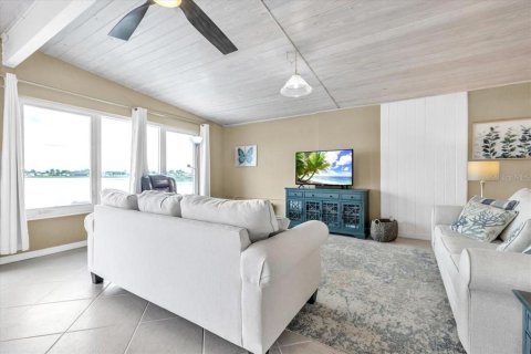 Casa en venta en Port Charlotte, Florida, 3 dormitorios, 154.5 m2 № 2386401 - foto 6