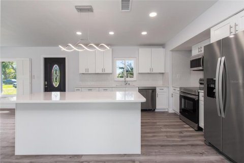 House in Oldsmar, Florida 4 bedrooms, 141.49 sq.m. № 1632403 - photo 7