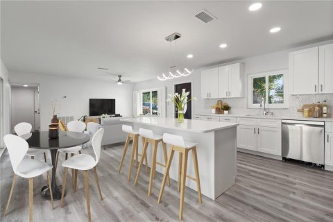 House in Oldsmar, Florida 4 bedrooms, 141.49 sq.m. № 1632403 - photo 5