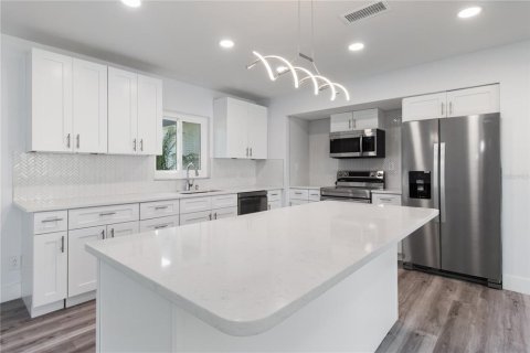 House in Oldsmar, Florida 4 bedrooms, 141.49 sq.m. № 1632403 - photo 8