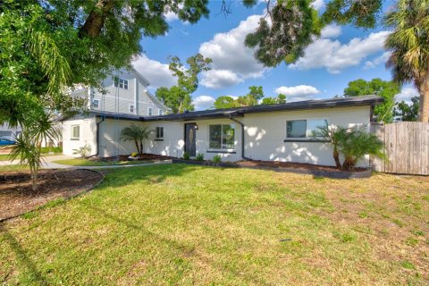 House in Oldsmar, Florida 4 bedrooms, 141.49 sq.m. № 1632403 - photo 1