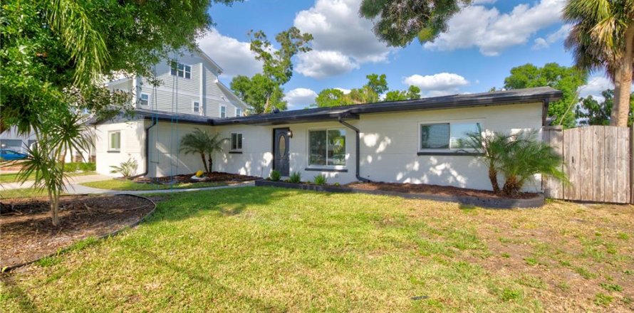 House in Oldsmar, Florida 4 bedrooms, 141.49 sq.m. № 1632403
