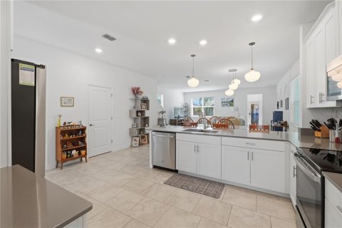 House in Orlando, Florida 3 bedrooms, 204.66 sq.m. № 2393690 - photo 8