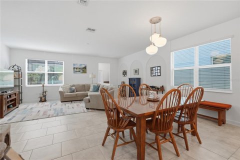 House in Orlando, Florida 3 bedrooms, 204.66 sq.m. № 2393690 - photo 10