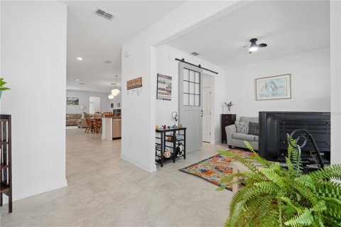 House in Orlando, Florida 3 bedrooms, 204.66 sq.m. № 2393690 - photo 4